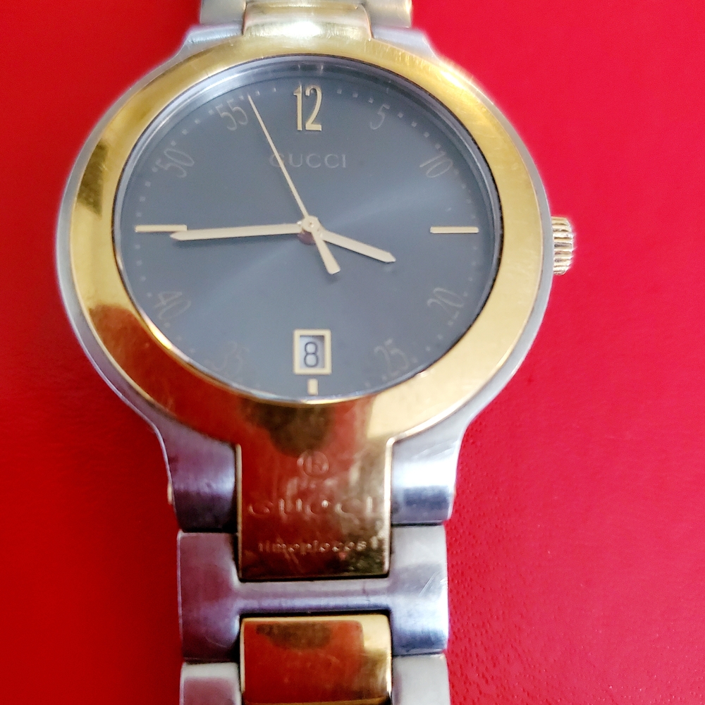 Vintage Gucci 8900 Series Mens 18k Gold and Steel Wrist Watch